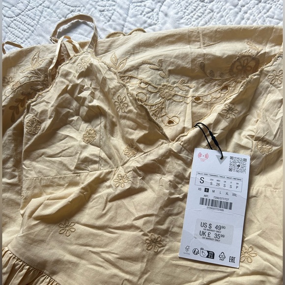 ZARA Mini Dress. Yellow. Embroidered flowers. - Picture 4 of 4